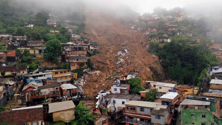Hậu quả của lũ lụt và lở đất ở thành phố Petrópolis của Brazil