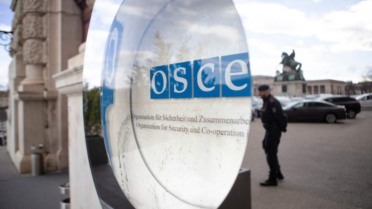 Basée à Vienne, l'OSCE, née en 1995 de la transformation de la CSCE, est la plus grande organisation régionale de sécurité. 