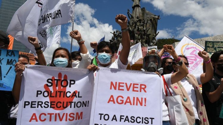 Biểu tình phản đối Ferdinand Marcos trong ngày 25/02 ở Philippines