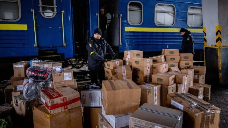  Paketi pomoči na železniški postaji v Kijevu