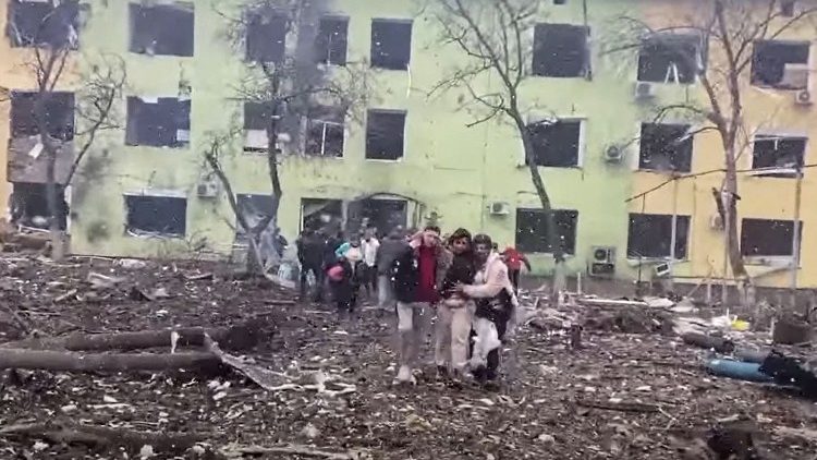 Zbombardovaná detská nemocnica v ukrajinskom Mariupoli