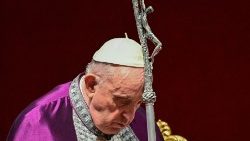 Der Papst bei der Weihe Russlands und der Ukraine an das Unbefleckte Herz Mariens (25.3.2022)