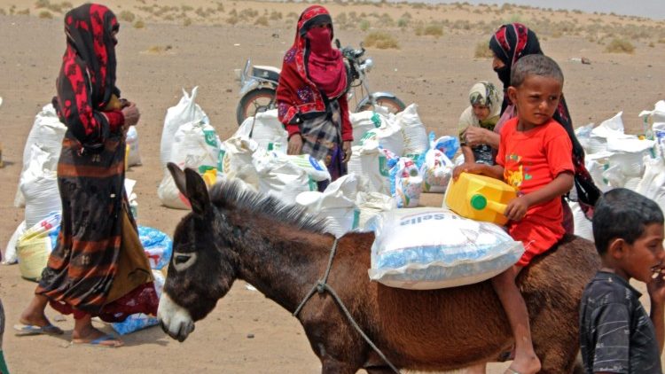 Bedürftige Familien im Jemen erhalten Lebensmittelrationen - Aufnahme von 2022
