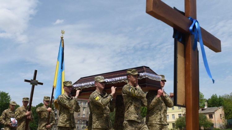 Funeral de soldado ucraniano em Lviv. (Photo by Yuriy Dyachyshyn)