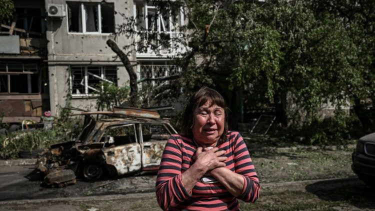 울음을 터뜨린 우크라이나 여성