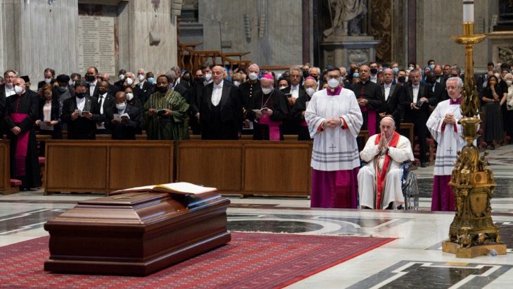 Papież Franciszek na pogrzebie kard. Sodano