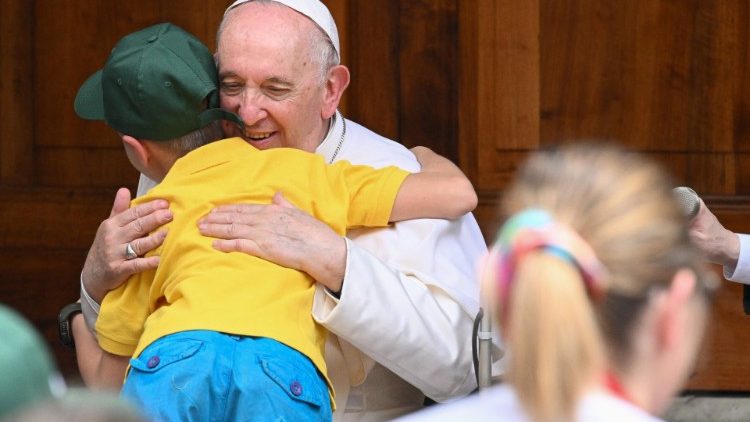 Papież: Ukraina przeżywa prawdziwe męczeństwo