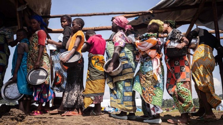 IDPs and refugees lining up for lunch at the Nyakabande Holding area in Kisoro, Uganda