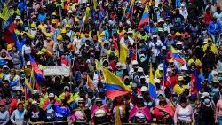 Una foto delle manifestazioni dei popoli indigeni nei giorni scorsi in Ecuador