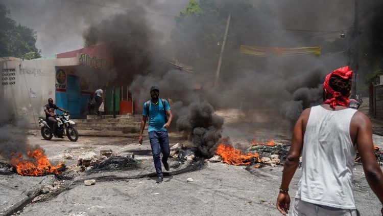 Biskupi Haiti: kraj zakładnikiem band kryminalnych, rośnie przemoc