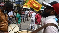 Sri lanka: i sostenitori di Wickremesinghe festeggiano