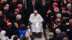 Papst Franziskus bestreitet einen Großteil seiner Kanada-Reise im Rollstuhl