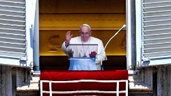 Папата Фрањо за време на молитвата Ангел Господов на 7 август 2022 година