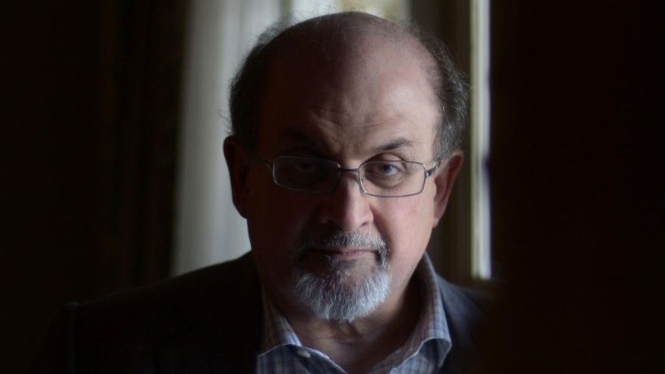 Atentado contra Salman Rushdie, su estado es grave Cq5dam.thumbnail.cropped.750.422