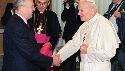 L'incontro tra Papa Giovanni Paolo II e Mikhail Gorbaciov nel 1989