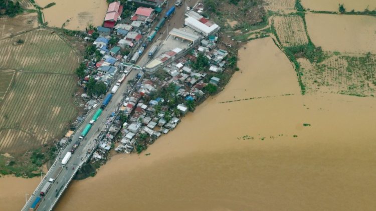 Immer wieder sorgen Taifune auf den Philippinen für Zerstörung - Taifun Rai war im Dezember 2021 über die Inselgruppe hinweggefegt (Archivbild von Taifun Noru 2022)