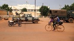 Das Militär sperrt die Straßen um den Präsidentenpalst in Ouagadougou