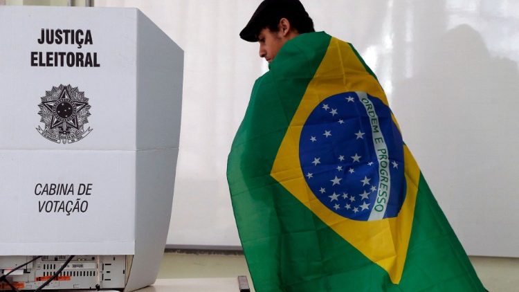 
                    Brazil election goes to second round
                