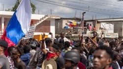 Haitianos protestam contra situação de violência generalizada e de prolongada instabilidade política no país (AFP)