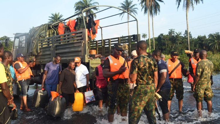 Sfollati in Nigeria a caausa delle inondazioni che stanno colpendo il Paese