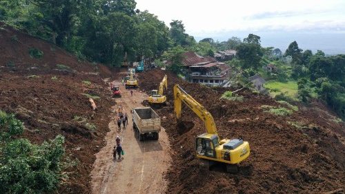 Indonesia: Muchos niños entre las víctimas del terremoto en Java