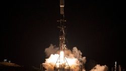 A Falcon 9 rocket takes off  from Vandenberg base in 2022, the same vehicle used to carry into space the nanobook with the Pope's words.