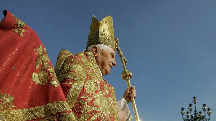 Papst Benedikt XVI. bei der Palmsonntagsmesse auf dem Petersplatz, 5. April 2009