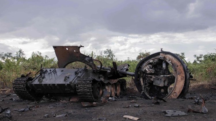 Ausgebranntes Militärfahrzeug nach Kämpfen zwischen der kongolesischen Armee und M23-Rebellen am 6. Januar in Rugari