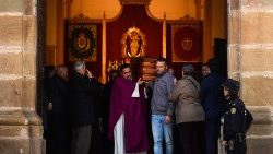 Le cercueil du sacristain Diego Valencia, assassiné par un terroriste le 25 janvier 2023 à Algésiras en Espagne. 