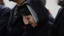 Il pianto dei familiari delle vittime dell'attentato di venerdì a Gerusalemme est