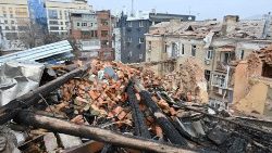 Ucraina: condomini bombardati a Kahrkiv