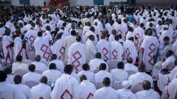 Sacerdotes numa celebração eucarística na África central (foto de arquivo)