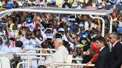 Le Pape François arrivant à l'aéorodrome de N'dolo à Kinshasa, le mercredi 1er février 2023. 