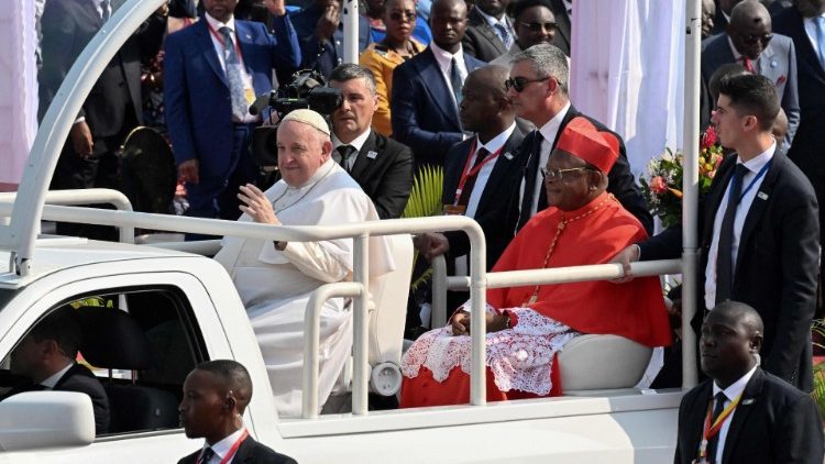 Accueil du Pape François le 1er février 2023 à l’aérodrome de Ndolo, où a été célébré la messe en présence de plus d’un million de personnes