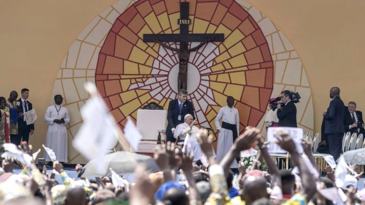 Papież Franciszek spotykający się z młodymi z Demokratycznej Republiki Konga, 2 lutego 2023