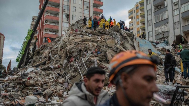 地震で倒壊した建物跡　2023年2月6日　トルコ中南部アダナ