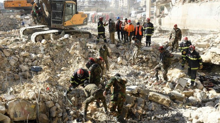 Aleppo, il lavoro delle squadre di soccorso algerine