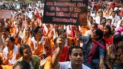Des militants et des membres de la communauté chrétienne brandissent des pancartes alors qu'ils participent à un rassemblement de protestation pacifique contre ce qu'ils qualifient d'augmentation de l'hostilité, de la haine et de la violence à l'encontre des chrétiens dans divers États du pays, à New Delhi, le 19 février 2023.