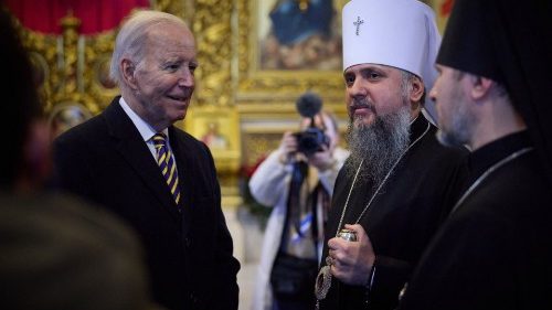 US-Präsident Biden sprach bei seinem Besuch in Kiew am Montag auch mit orthodoxen Priestern