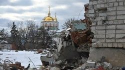 Zniszczone budynki w Iziumie, na ziemiach wyzwolonych we wrześniu 2022 spod okupacji rosyjskiej, 20 lutego 2023