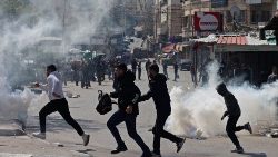 Enfrentamientos entre palestinos y policías israelíes en Nablús