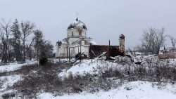 Częściowo zniszczony kościół w Małej Komyszuwasze w obwodzie charkowskim, 25 lutego 2023