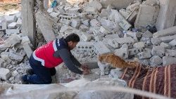 Nach schweren Erdbeben in Syrien und der Türkei leben viele Menschen in Trümmern.