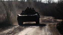 Militari ucraini in avvicinamento a Bakhmut