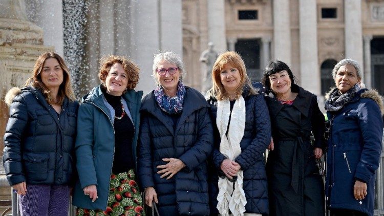 Groupe de femmes employées du Vatican qui ont créé l'association DiVa, Femmes au Vatican