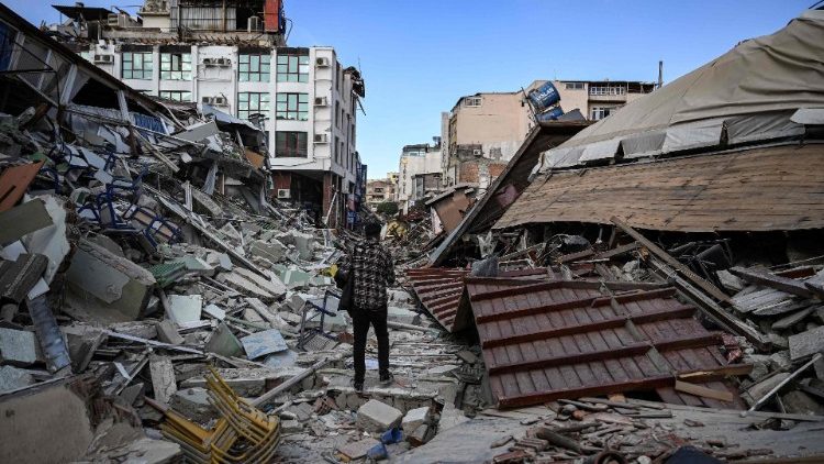 Não esquecer as vítimas do terremoto de 6 de fevereiro na Turquia e Síria (AFP)