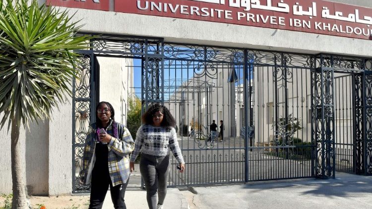 Afrikanische Studenten auf dem Campus der Ibn Khaldoun Universität in Tunis
