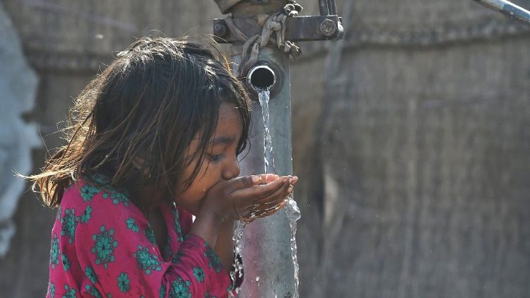 L'accès à l'eau potable est un droit fondamental Cq5dam.thumbnail.cropped.750.422
