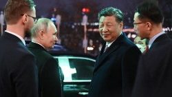 El Presidente ruso Vladimir Putin y su homólogo chino Xi Jinping en Moscú