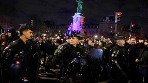 Francia, ancora proteste contro la riforma delle pensioni